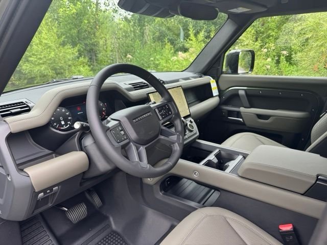 New 2026 Woolstone Green LAND ROVER X-Dynamic SE image 9