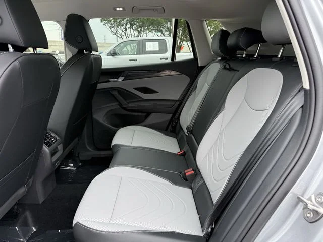 New 2026 Silver Volkswagen 2.0T SE image 20