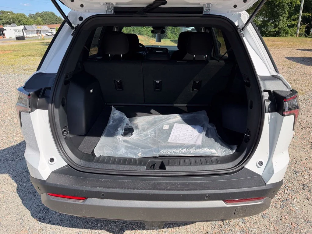 2027 Chevrolet Equinox LT - Photo 11