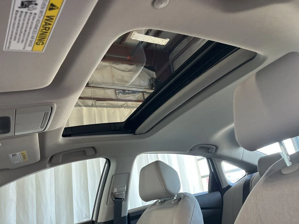Used 2023 White Honda EX image 3