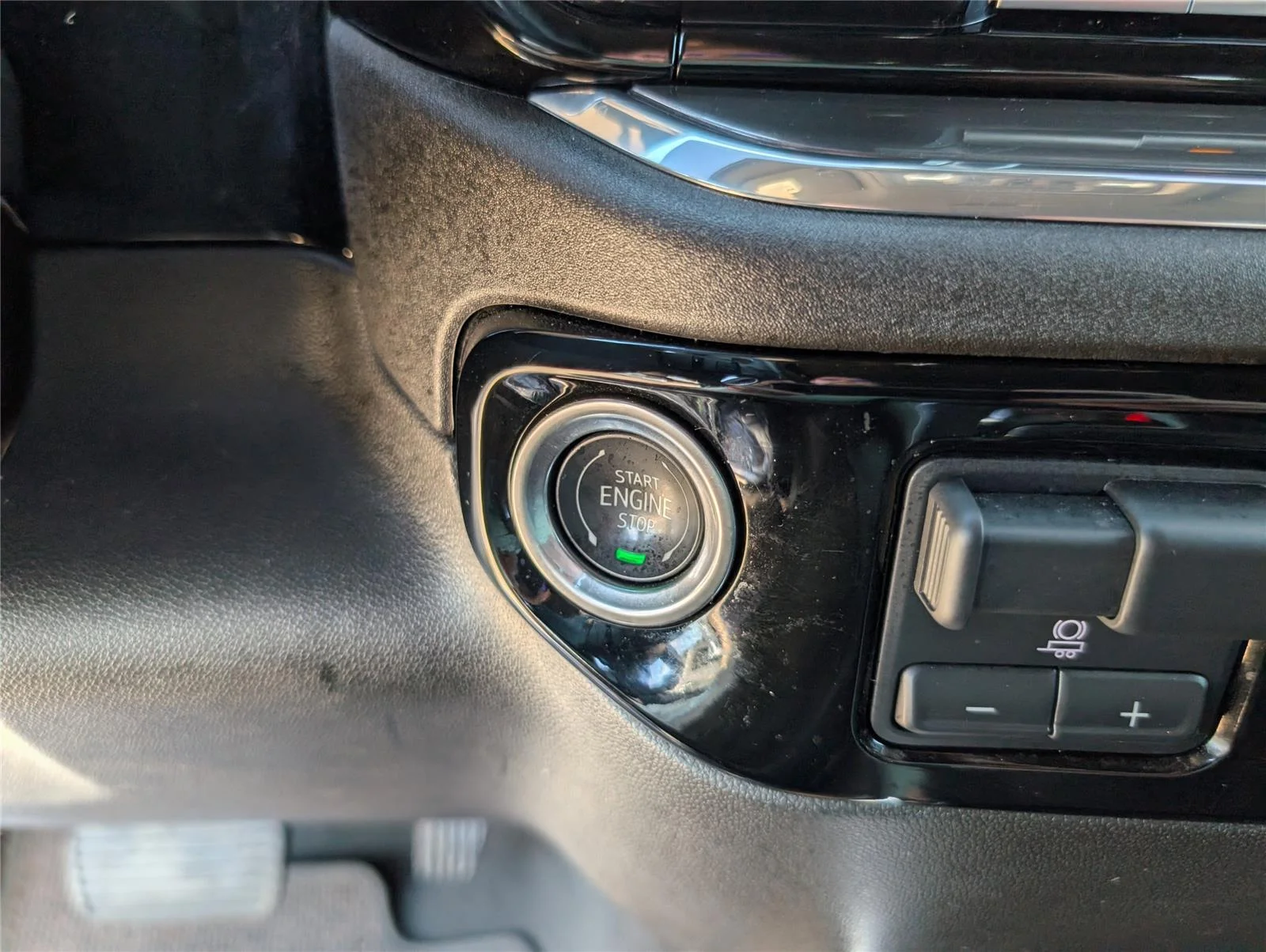 Used 2025 Black Chevrolet High Country image 23