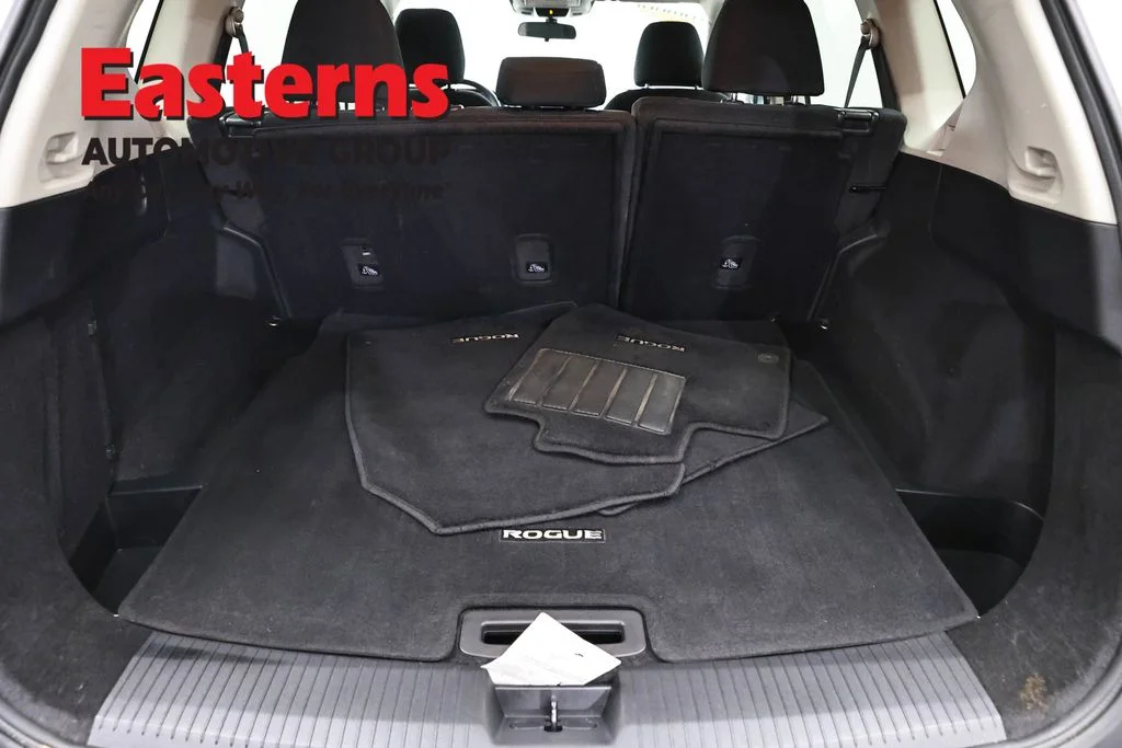 Used 2023 White Nissan S image 9