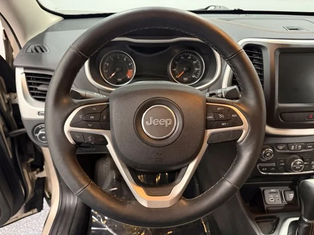 Used 2015 Beige Jeep Limited image 22