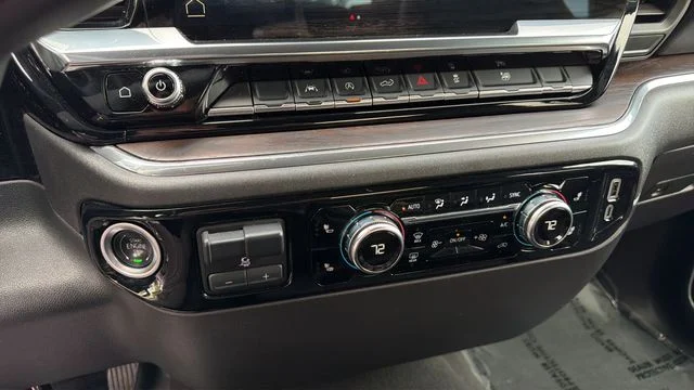 Used 2025 Silver GMC SLT image 30