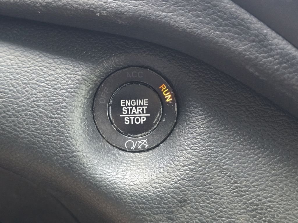 Used 2019 Black Jeep Latitude Plus image 28