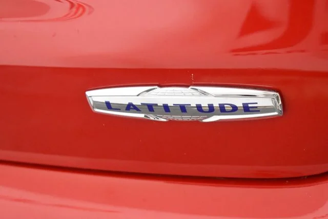 Used 2018 Red Jeep Latitude image 17
