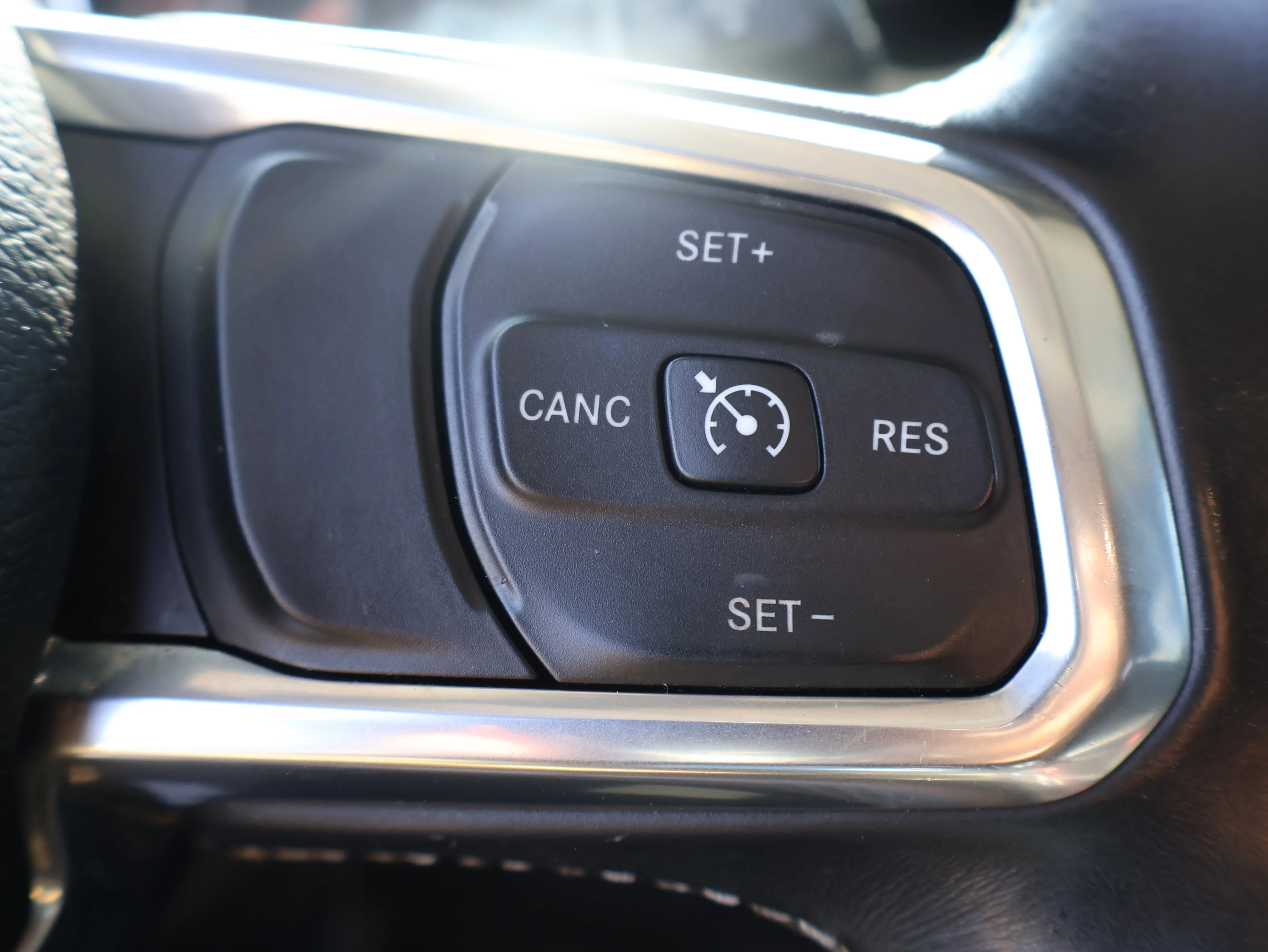 Used 2019 Black Clearcoat Jeep Sahara image 29