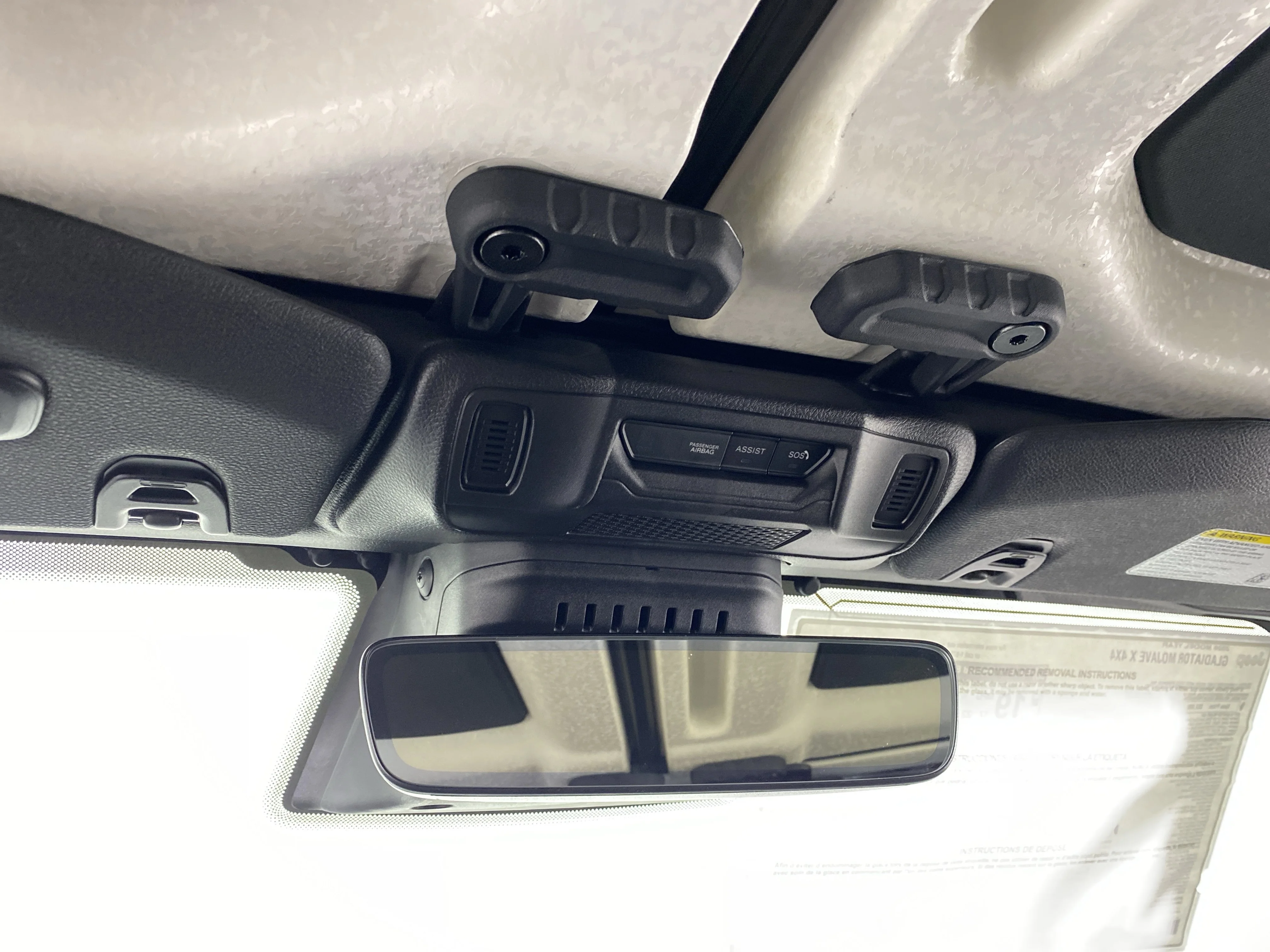 New 2026 Bright White Clear-Coat Exterior Paint Jeep Mojave X image 24