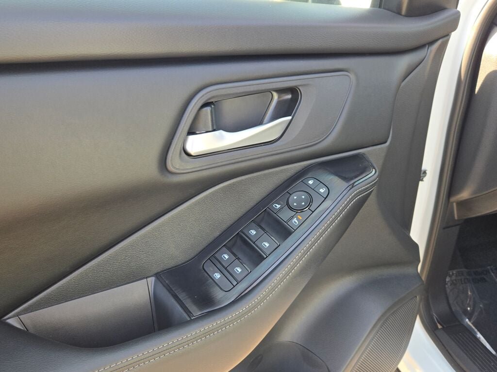 2025 Nissan Rogue SV - Photo 20