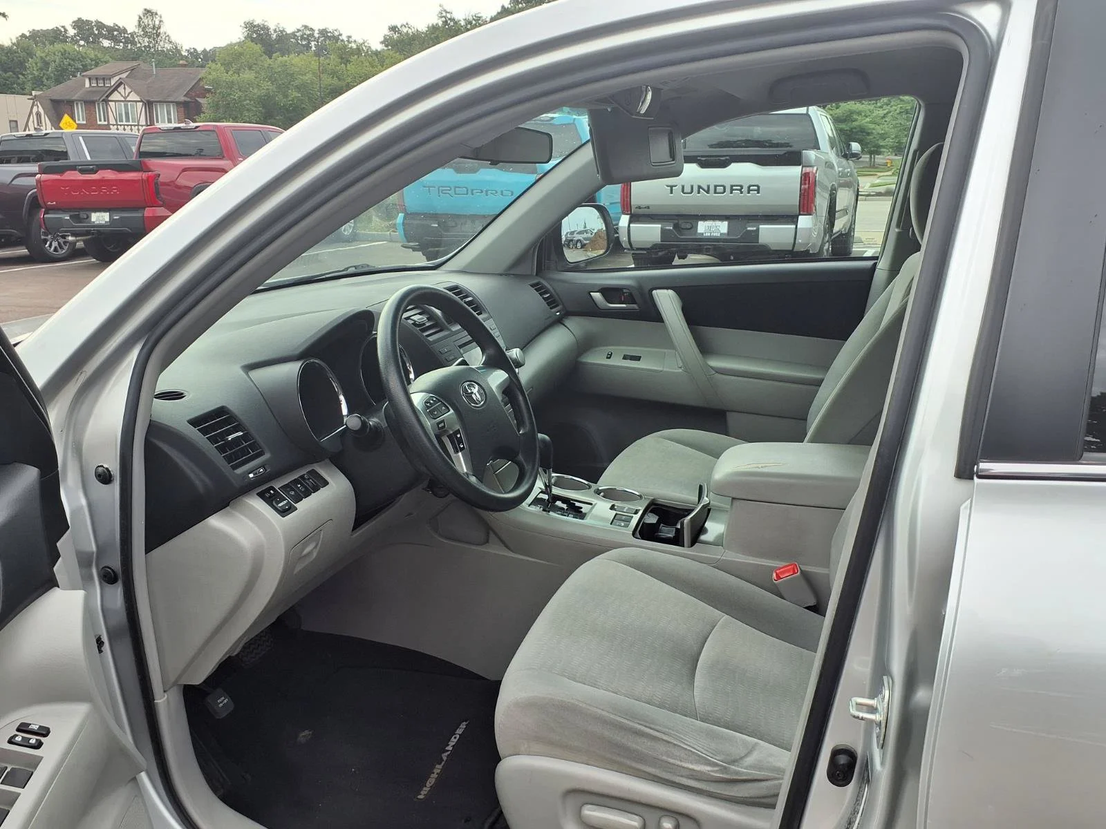 Used 2012 Classic Silver Metallic Toyota Base image 20