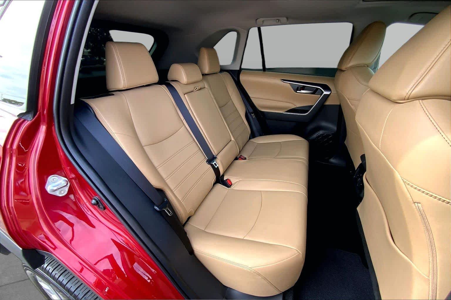 Used 2025 Ruby Flare Pearl Toyota XLE Premium image 20
