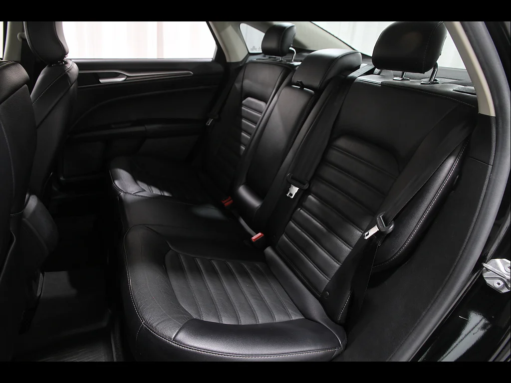 Used 2018 Shadow Black Ford SE image 18
