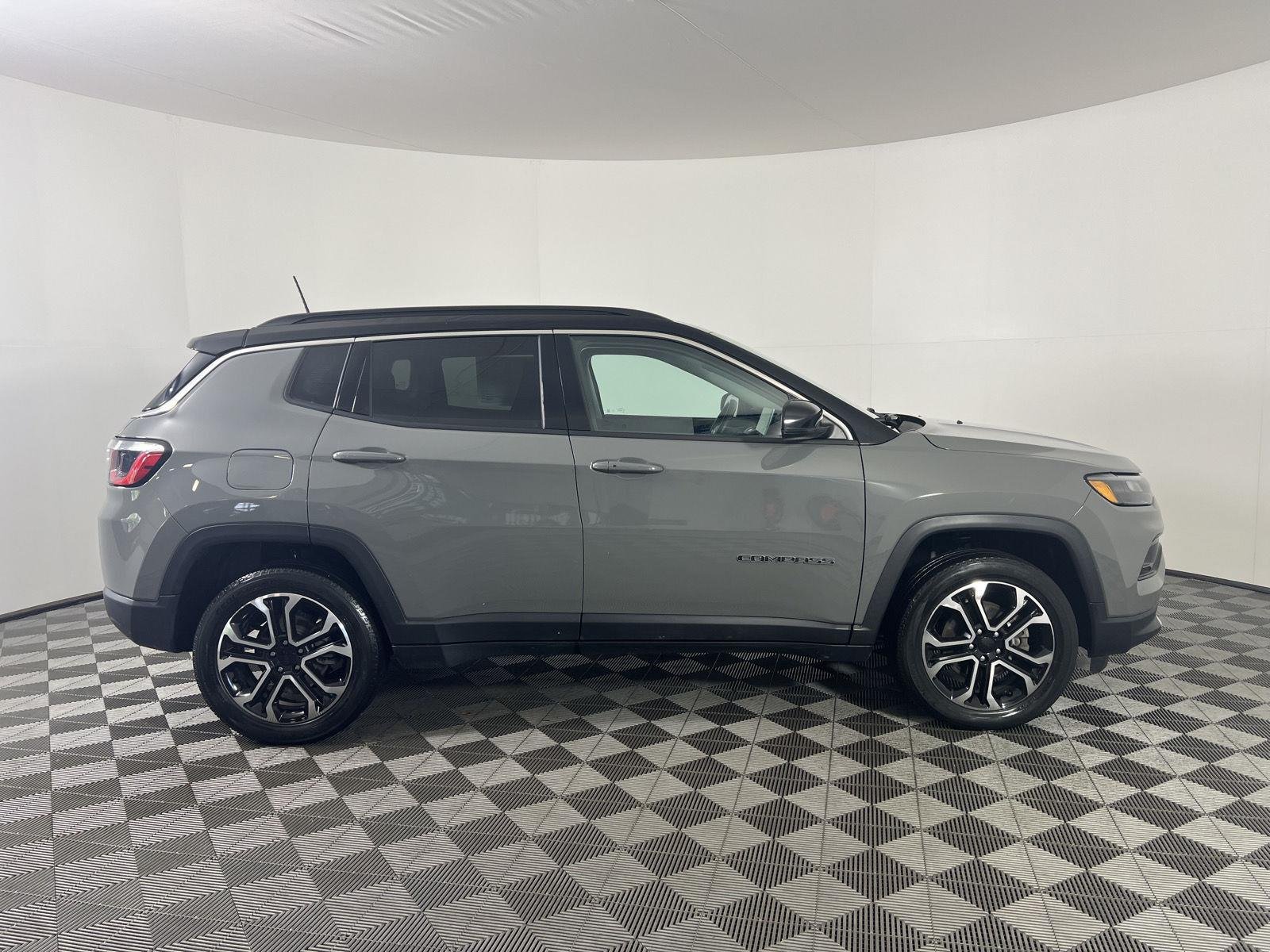 Used 2022 Sting-Gray Clearcoat Jeep Limited image 2