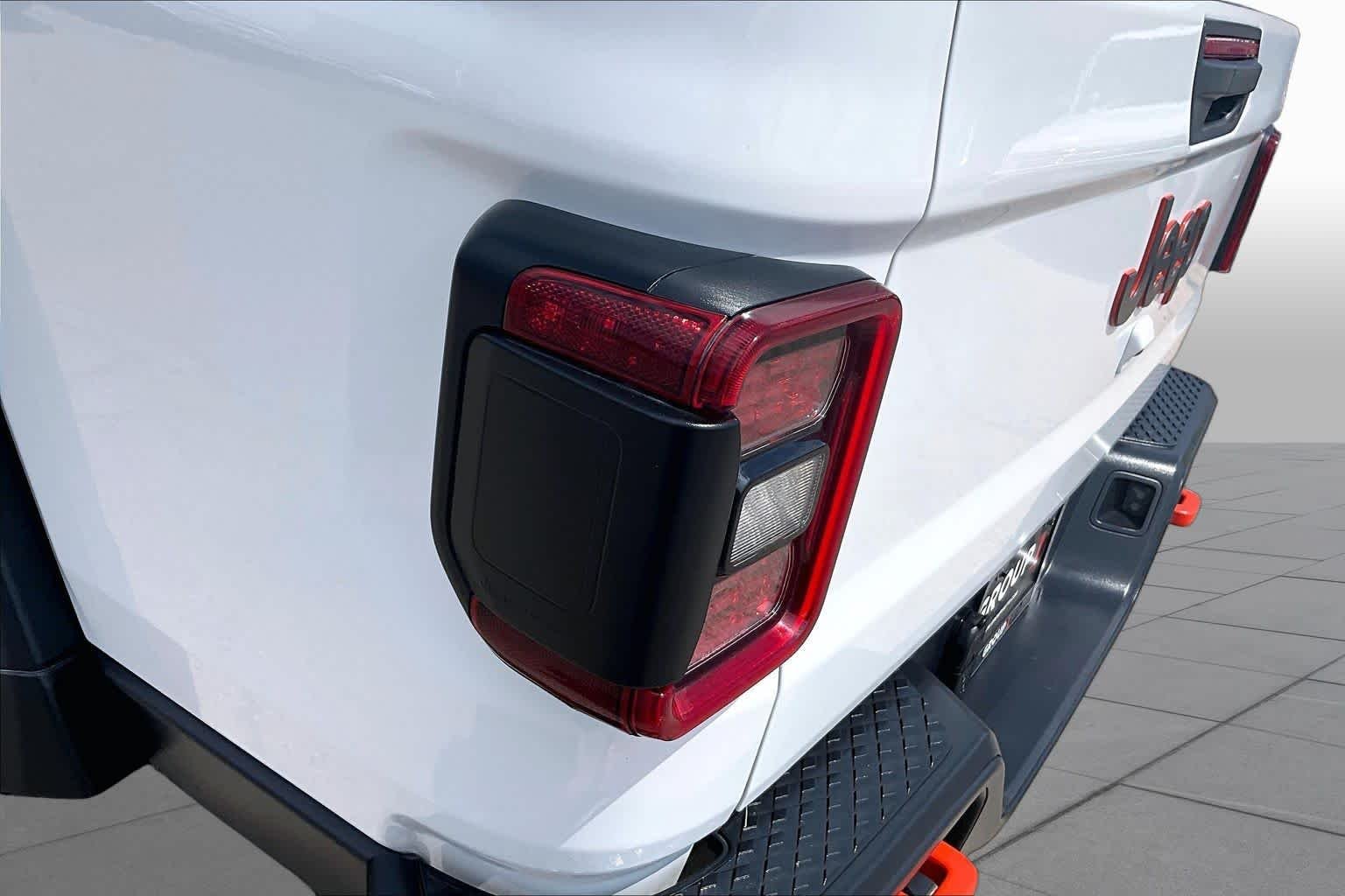 Used 2026 Bright White Clearcoat Jeep Mojave image 27