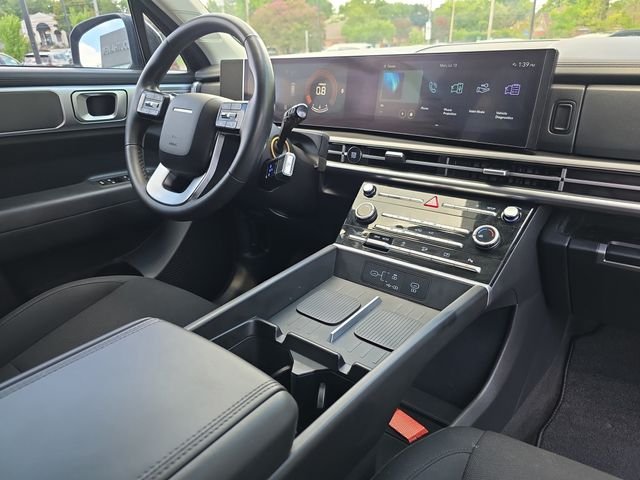 Used 2024 Black Hyundai SE image 16