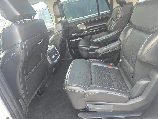 Used 2025 White Ford Platinum image 3