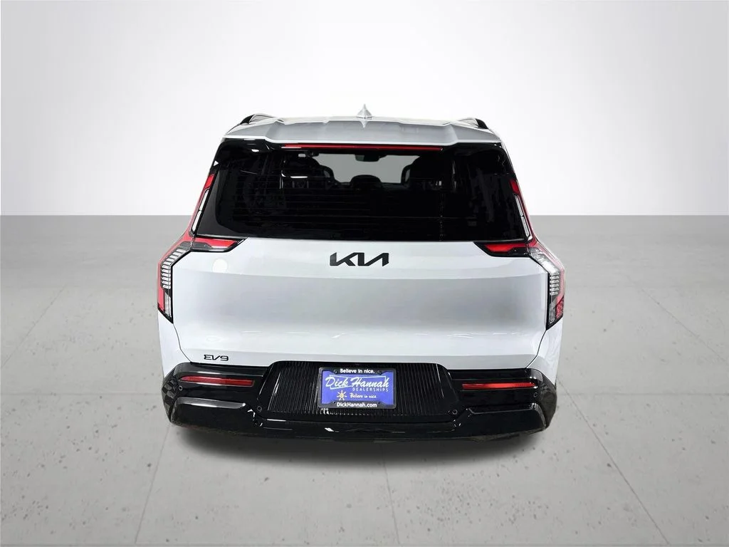 New 2026 Wolf Gray Kia Land AWD image 7