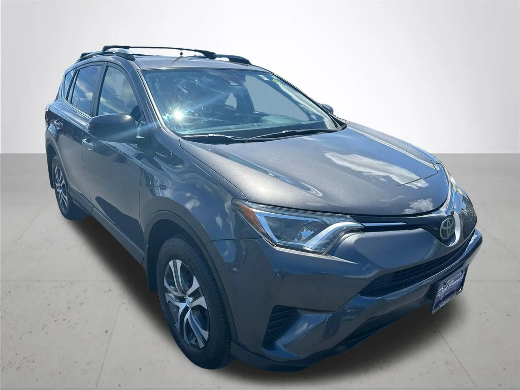 Used 2017 Gray Toyota LE image 5
