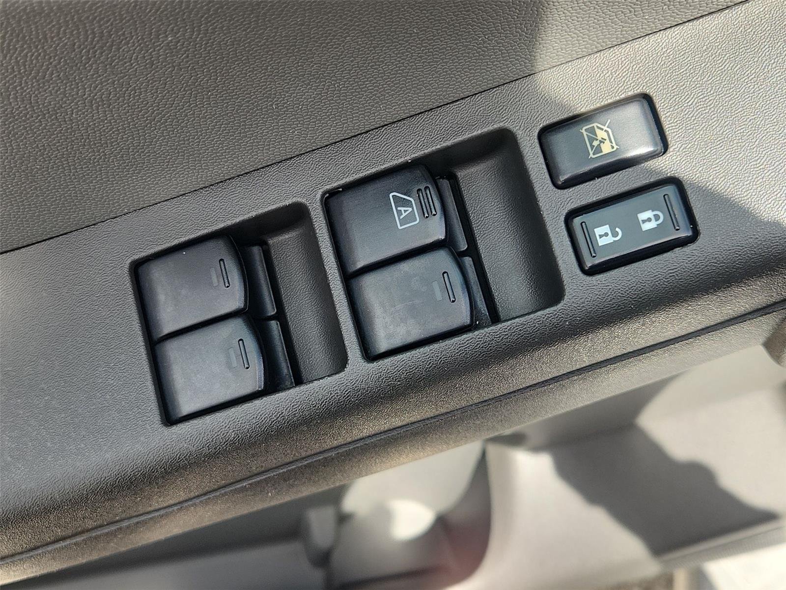 Used 2010 Silver Nissan S image 19