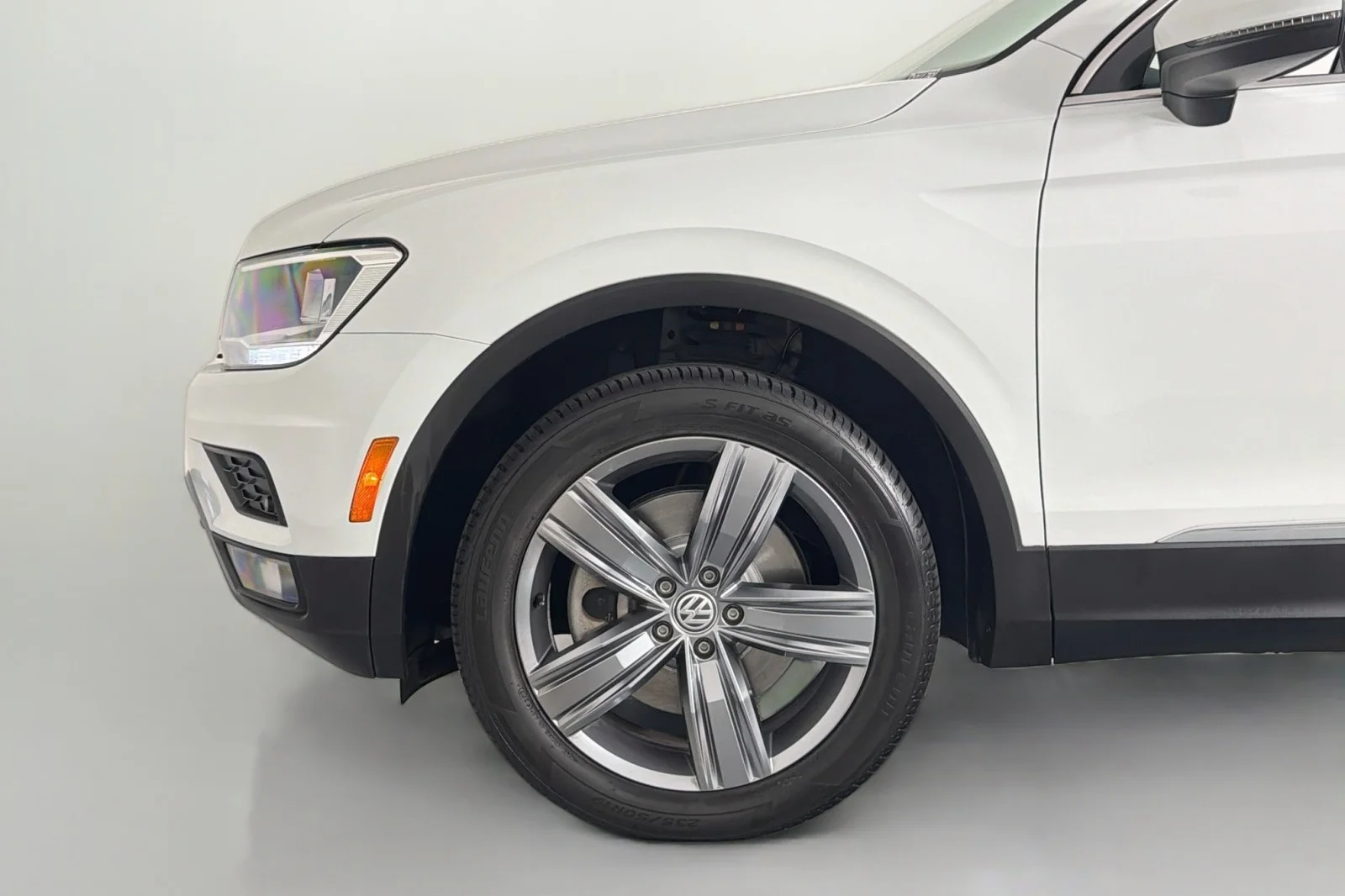 Used 2020 Pure White Volkswagen SEL image 11