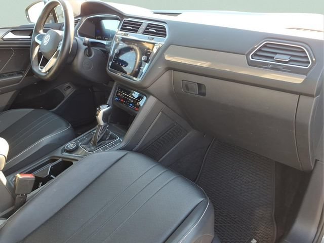 Used 2024  Volkswagen SE image 22