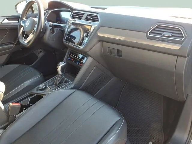 Used 2024  Volkswagen SE image 22