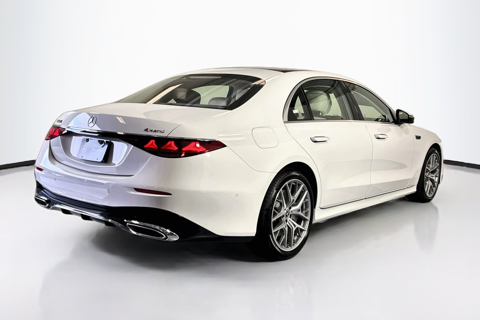 New 2027 MANUFAKTUR Moonlight White Metallic Mercedes-Benz S 500 image 5