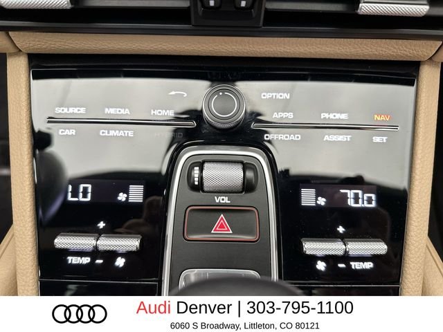 Used 2023  Porsche Base image 19