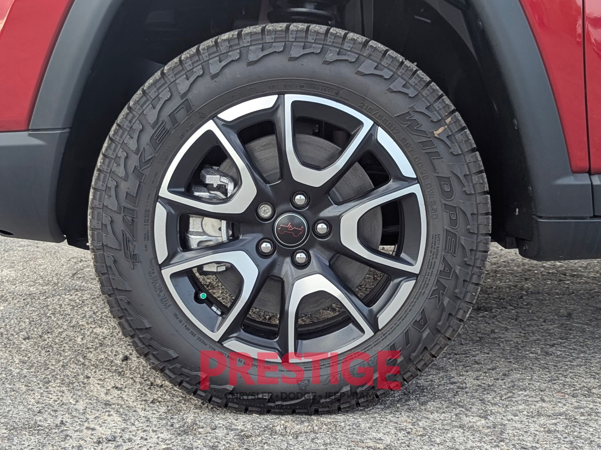 New 2026 Red Hot Pearl-Coat Exterior Paint Jeep Trailhawk image 10