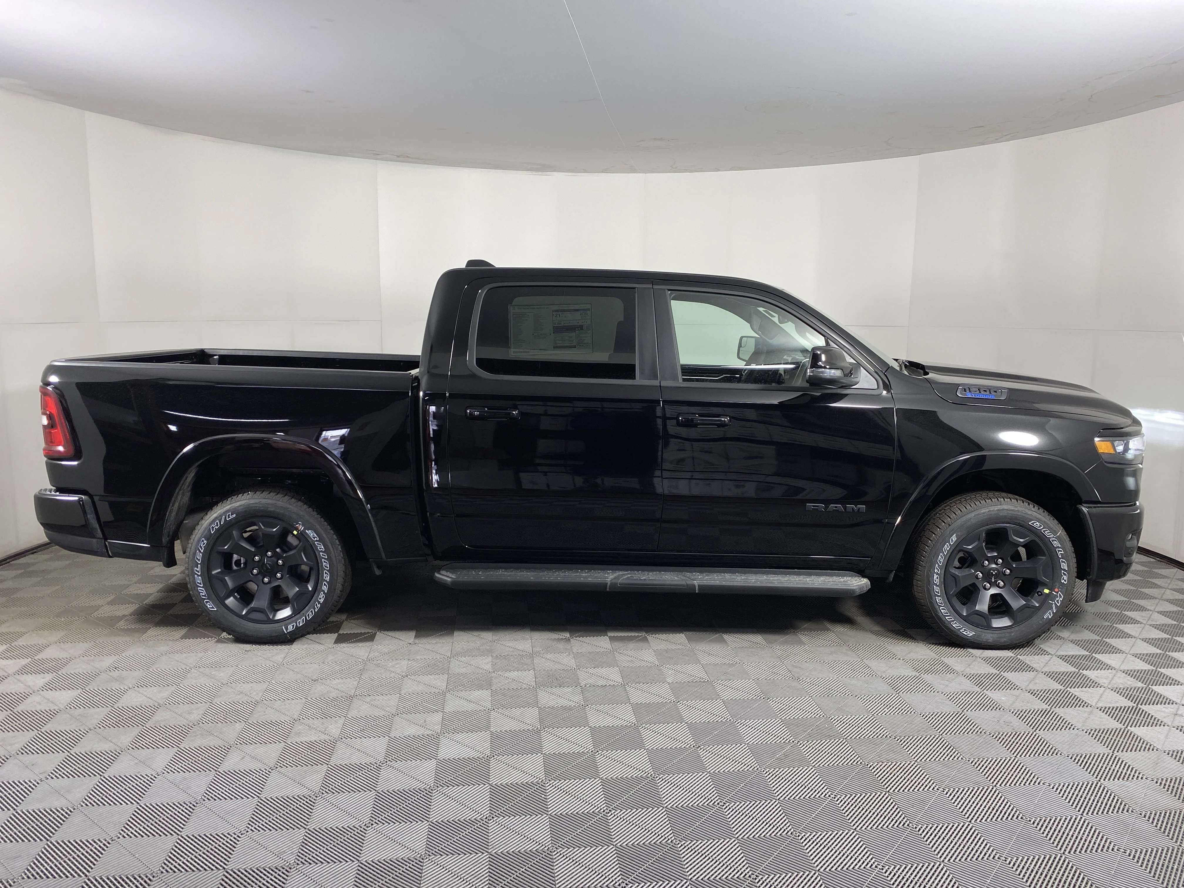New 2026 Diamond Black Crystal Pearl-Coat Exterior Paint RAM Big Horn/Lone Star image 6