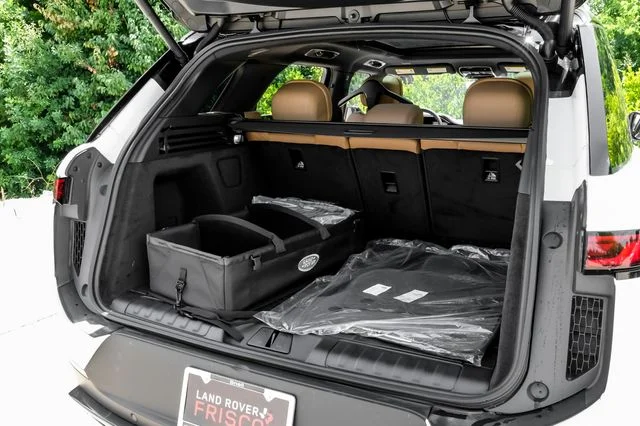 New 2026 Fuji White Land Rover SE image 58