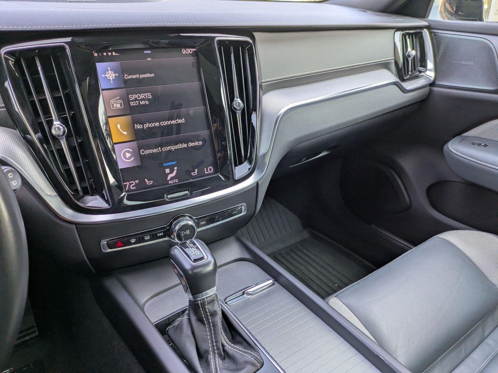 Used 2020 Pebble Grey Metallic Volvo R-Design image 15
