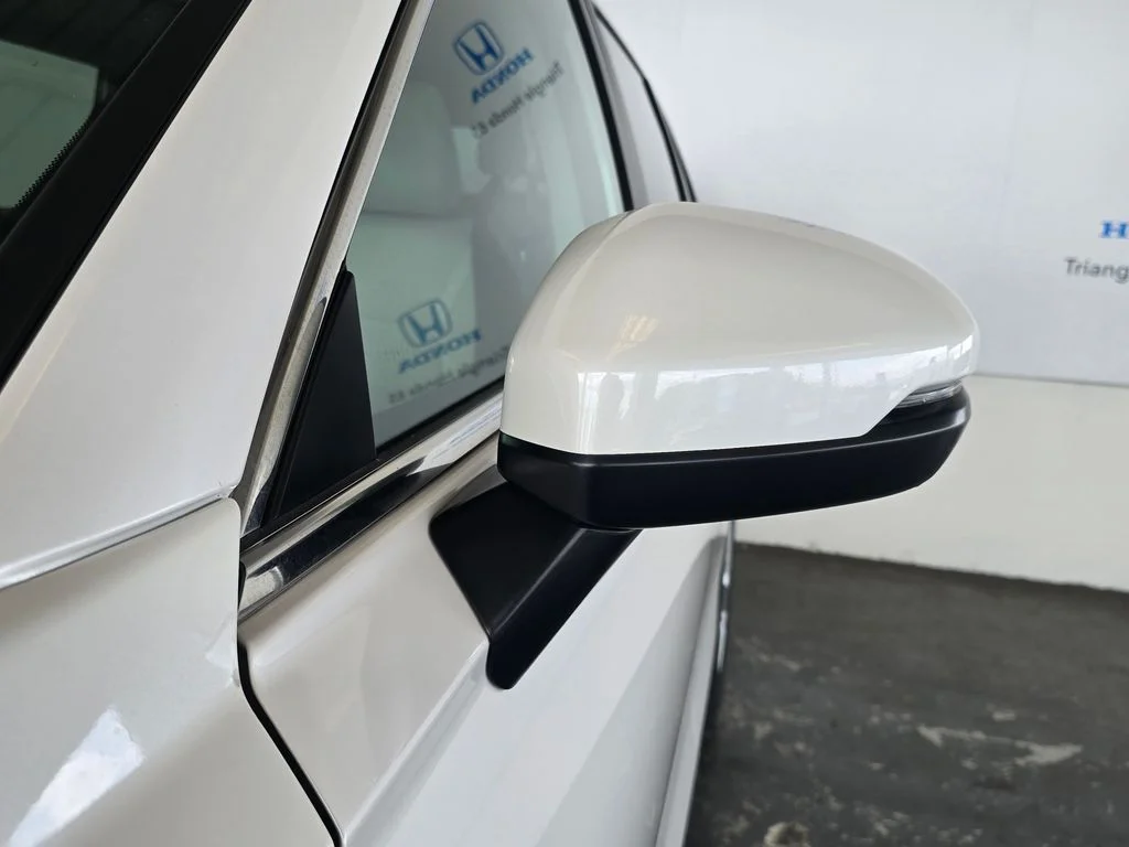 Used 2025 White Honda LX image 22