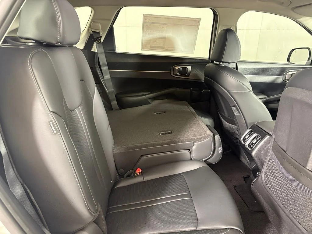 New 2026 Snow White Pearl Kia EX image 17