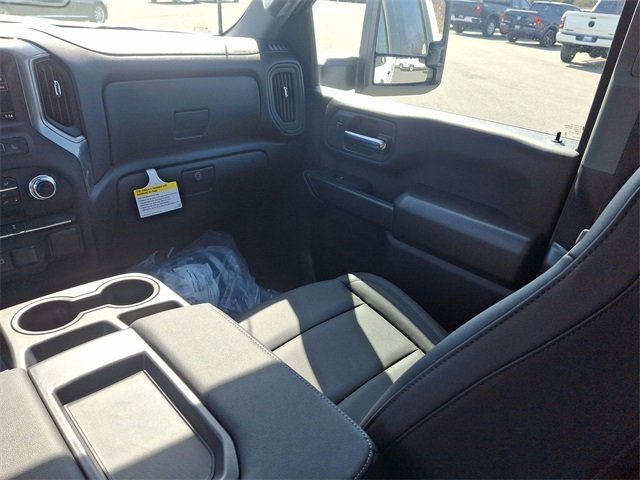 2025 GMC Sierra 3500HD Pro - Photo 11