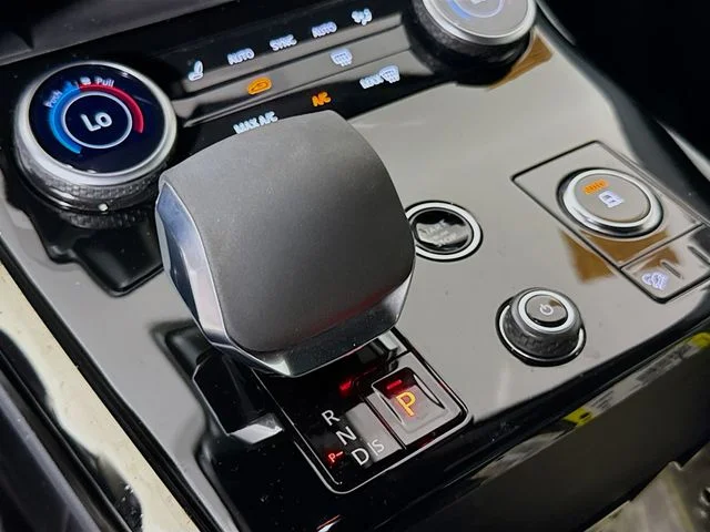 Certified Used 2023 Black Land Rover SE Dynamic image 19