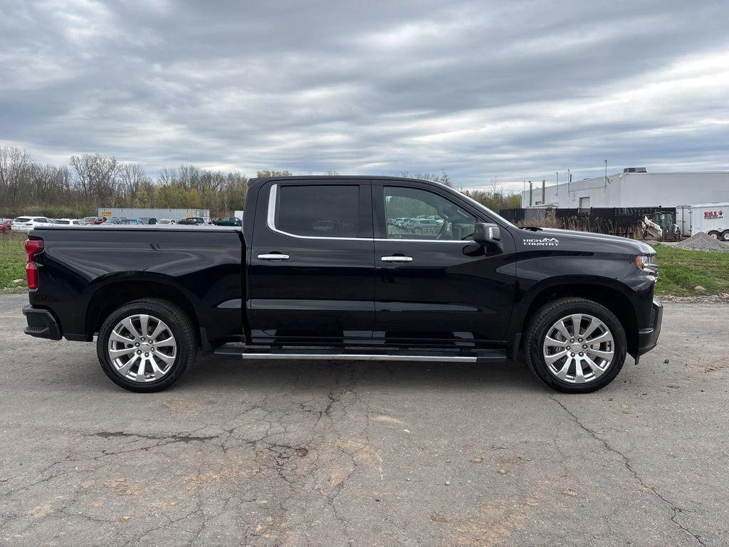 Used 2021 Black Metallic Chevrolet High Country image 9