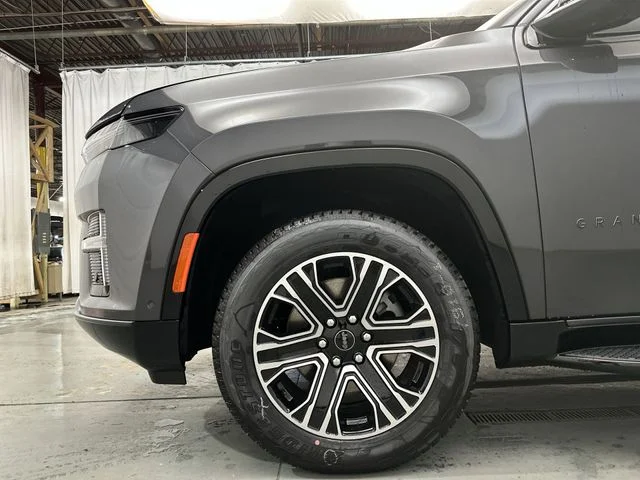 New 2026 Baltic-Gray Metallic Clear-Coat Exterior Paint Jeep  image 20