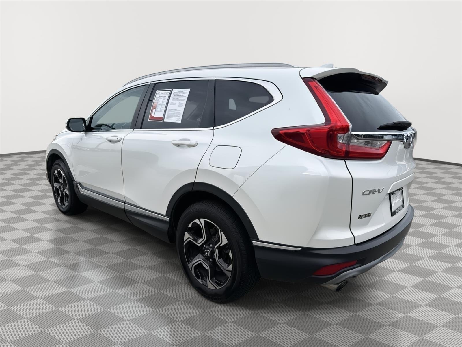 Used 2018 White Diamond Pearl Honda Touring image 11
