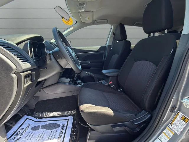 Used 2018 Gray Mitsubishi  image 12