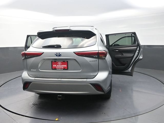 Used 2021 Silver Toyota Platinum image 44