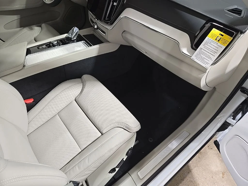 New 2026 Crystal White Volvo T8 Ultra image 21