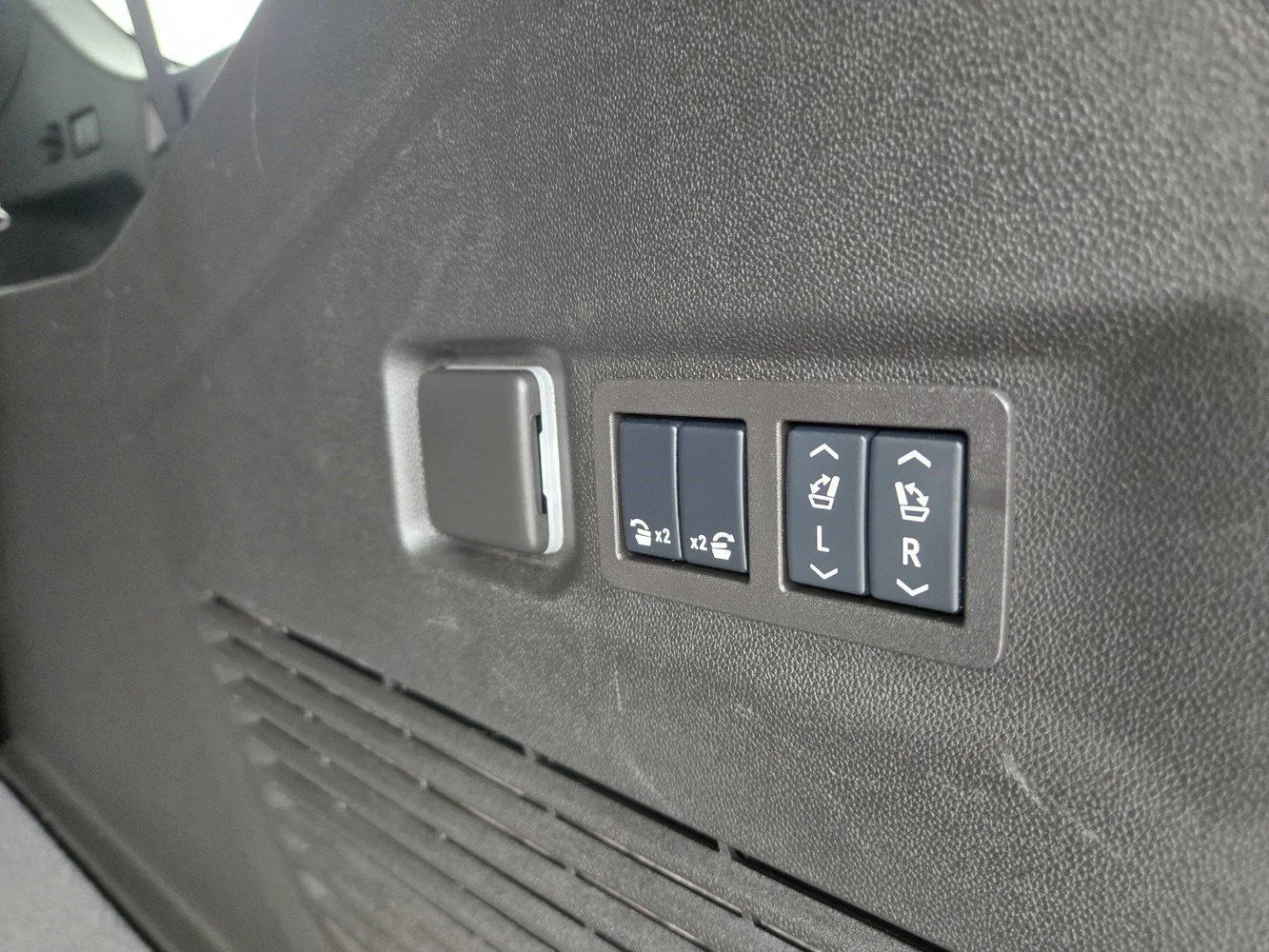 2024 Chevrolet Suburban High Country - Photo 30