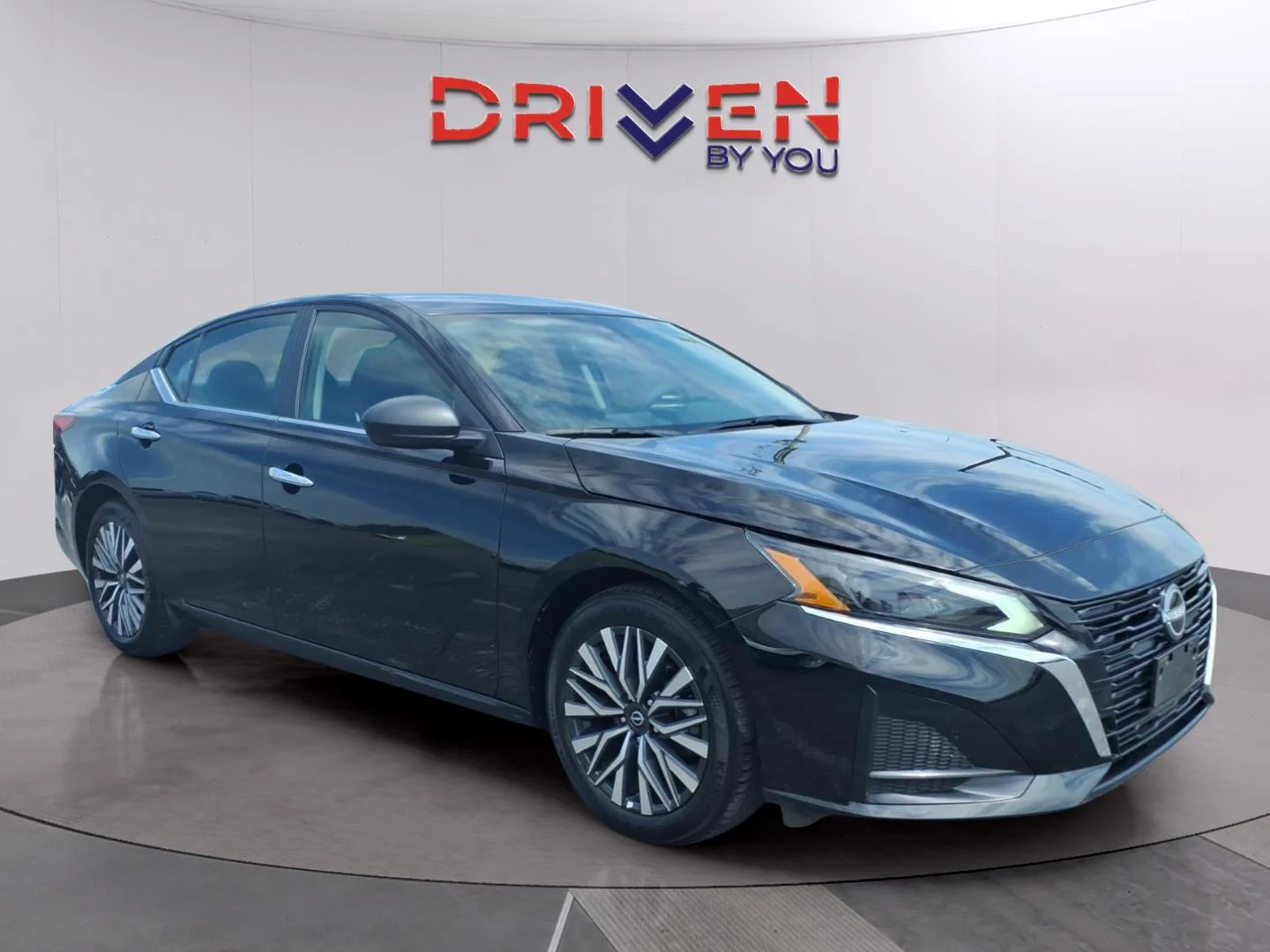 Used 2025 Super Black Nissan SV image 7
