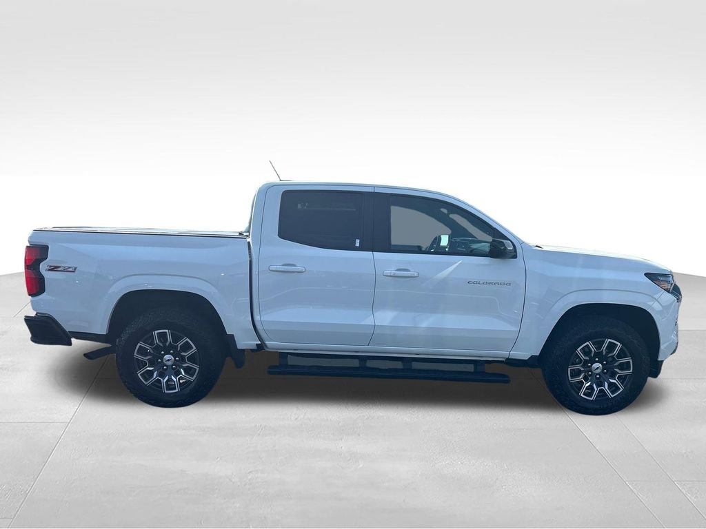 Used 2025 White Chevrolet Z71 image 6