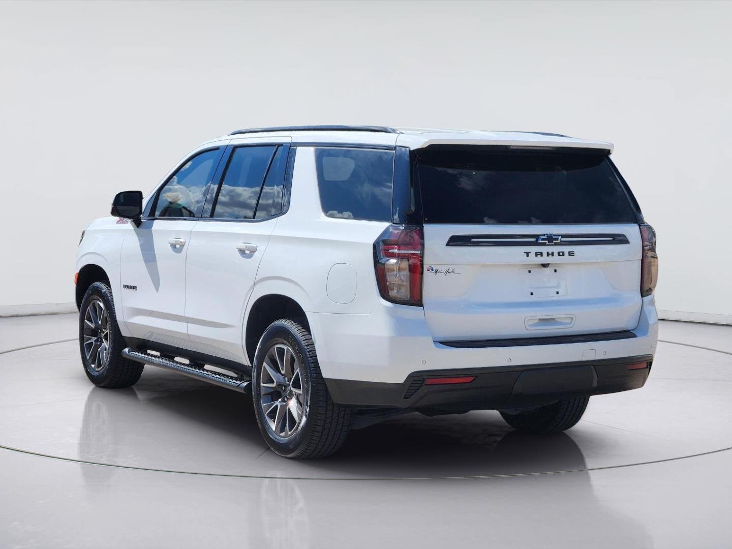 Used 2023 Summit White Chevrolet Z71 image 4