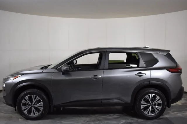 Used 2023 Gray Nissan SV image 5