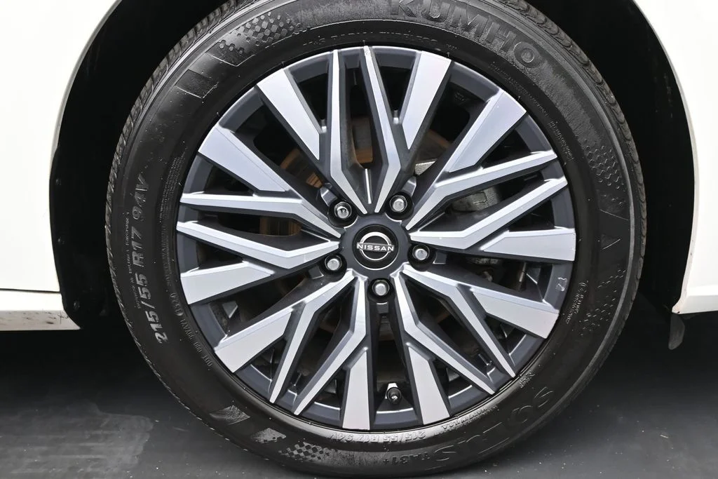 Used 2025 White Nissan 2.5 SV image 10