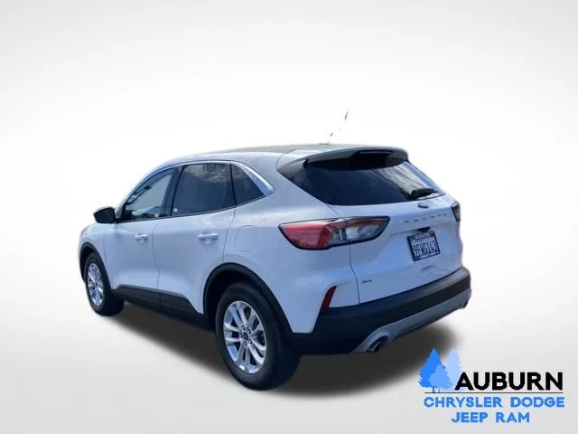 Used 2022 White Ford SE image 5