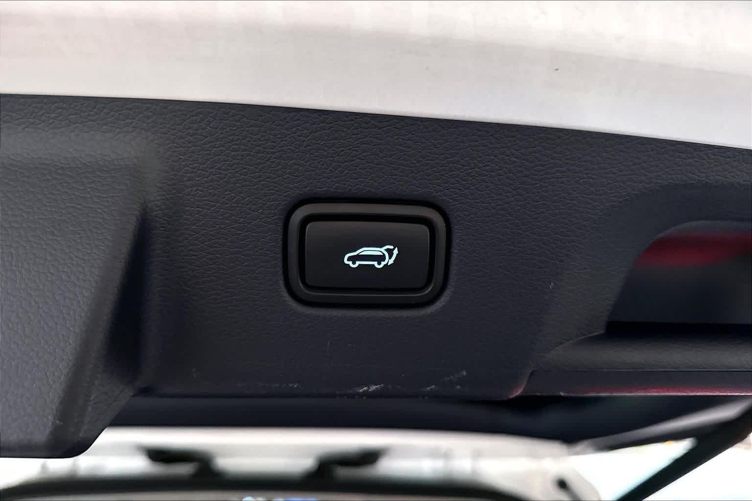 Used 2024 Hyper White Hyundai Limited image 33
